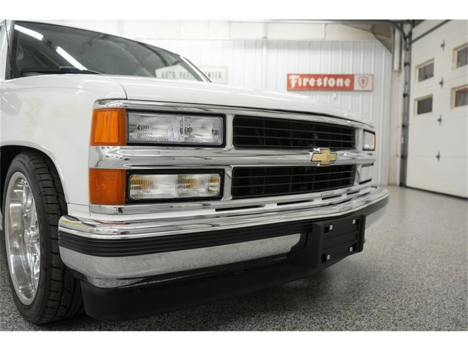 1997 Chevrolet Suburban 8th Gen - Image 23 of 31