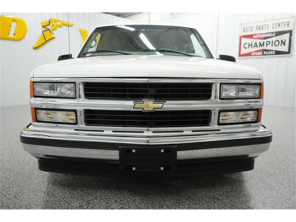 1997 Chevrolet Suburban 8th Gen - Image 28 of 31