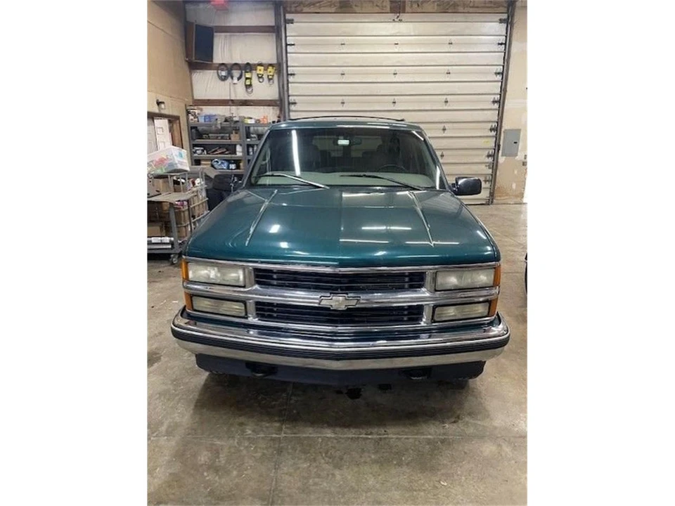 1997 Chevrolet Suburban 8th Gen - Image 3 of 17