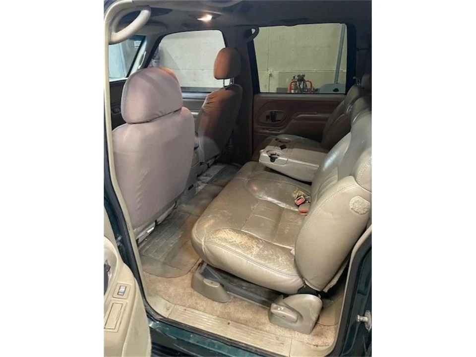 1997 Chevrolet Suburban 8th Gen - Image 8 of 17