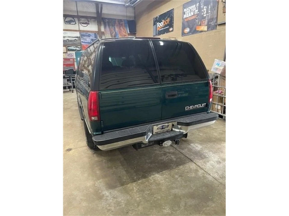 1997 Chevrolet Suburban 8th Gen - Image 4 of 17