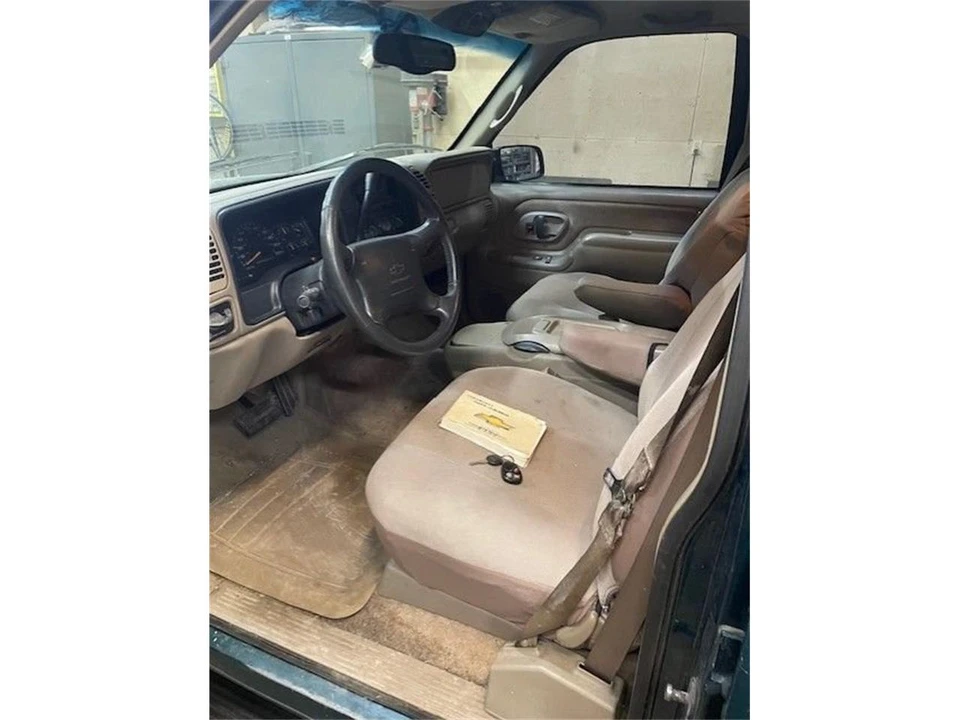 1997 Chevrolet Suburban 8th Gen - Image 7 of 17