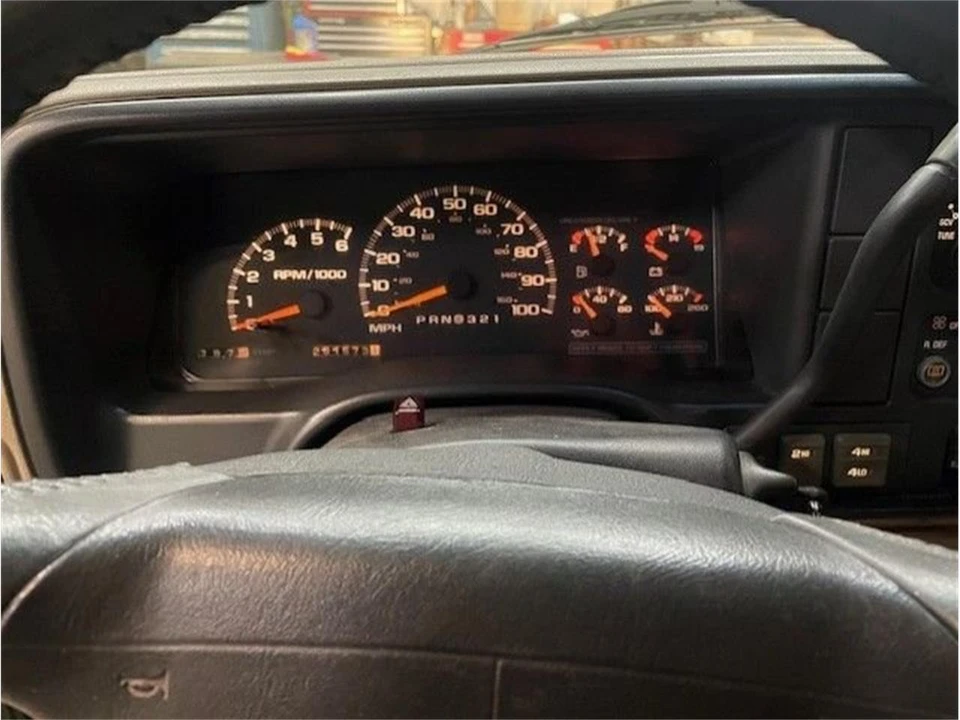 1997 Chevrolet Suburban 8th Gen - Image 10 of 17