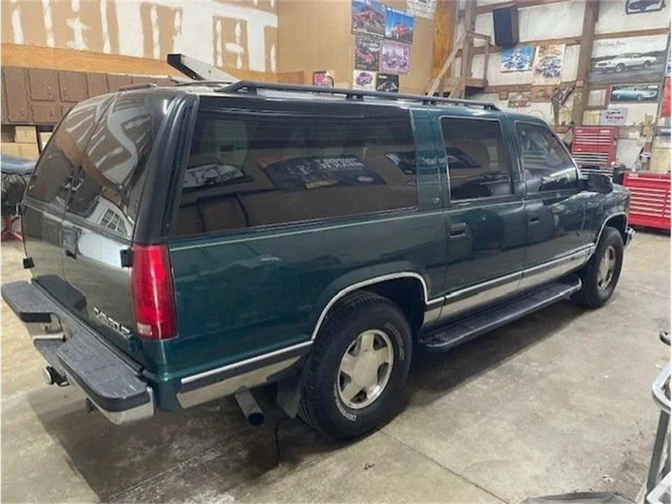 1997 Chevrolet Suburban 8th Gen - Image 2 of 17