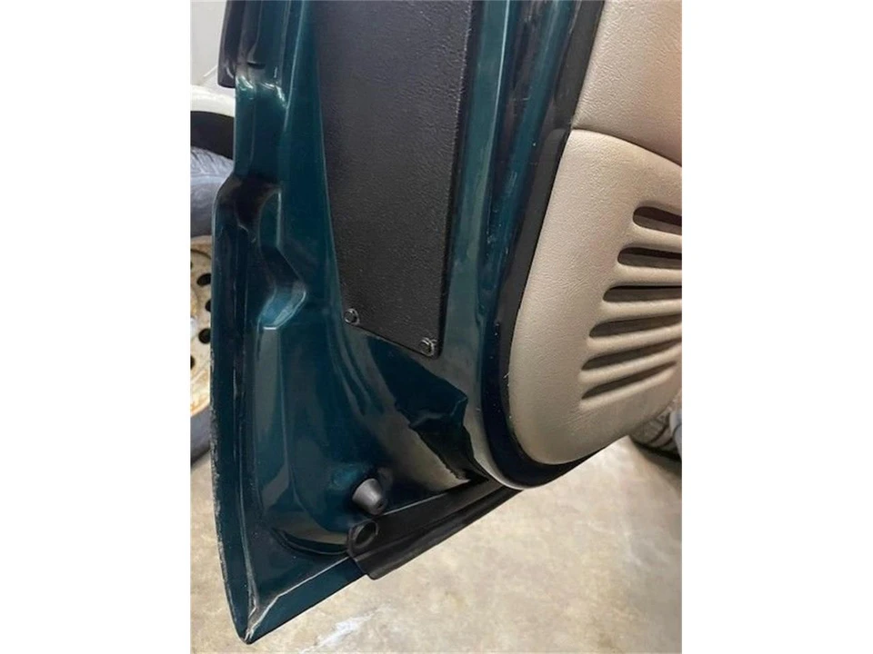 1997 Chevrolet Suburban 8th Gen - Image 13 of 17