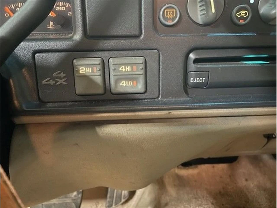 1997 Chevrolet Suburban 8th Gen - Image 11 of 17