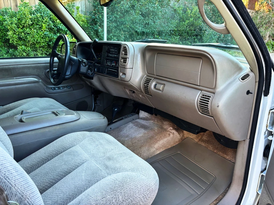 1997 Chevrolet Suburban 8th Gen - Image 18 of 21