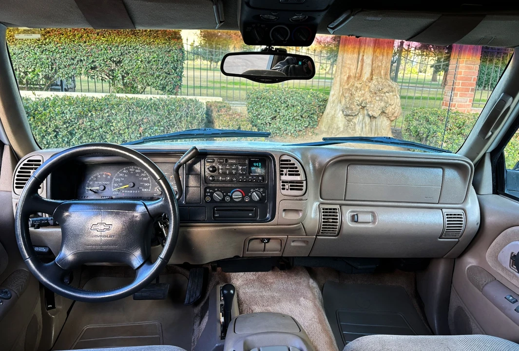 1997 Chevrolet Suburban 8th Gen - Image 15 of 21