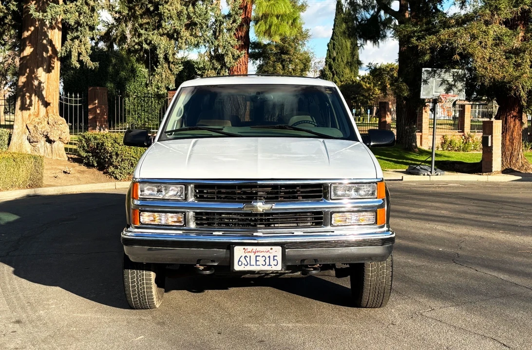 1997 Chevrolet Suburban 8th Gen - Image 3 of 21
