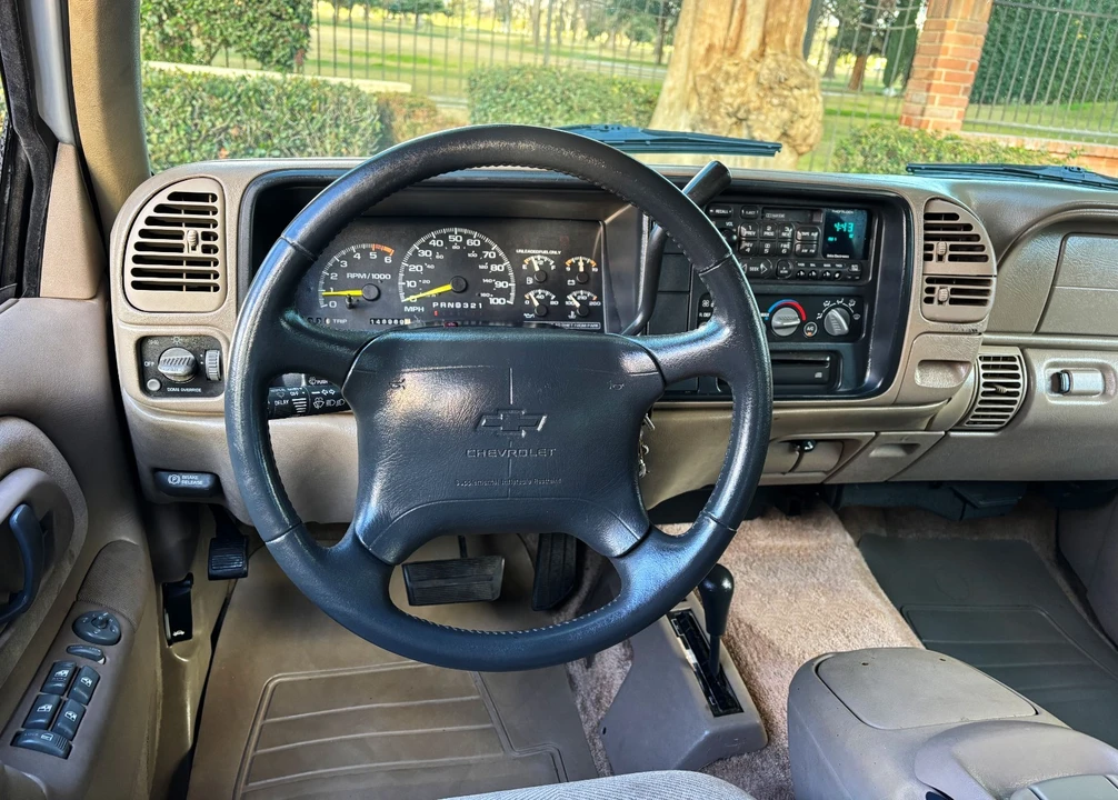 1997 Chevrolet Suburban 8th Gen - Image 16 of 21