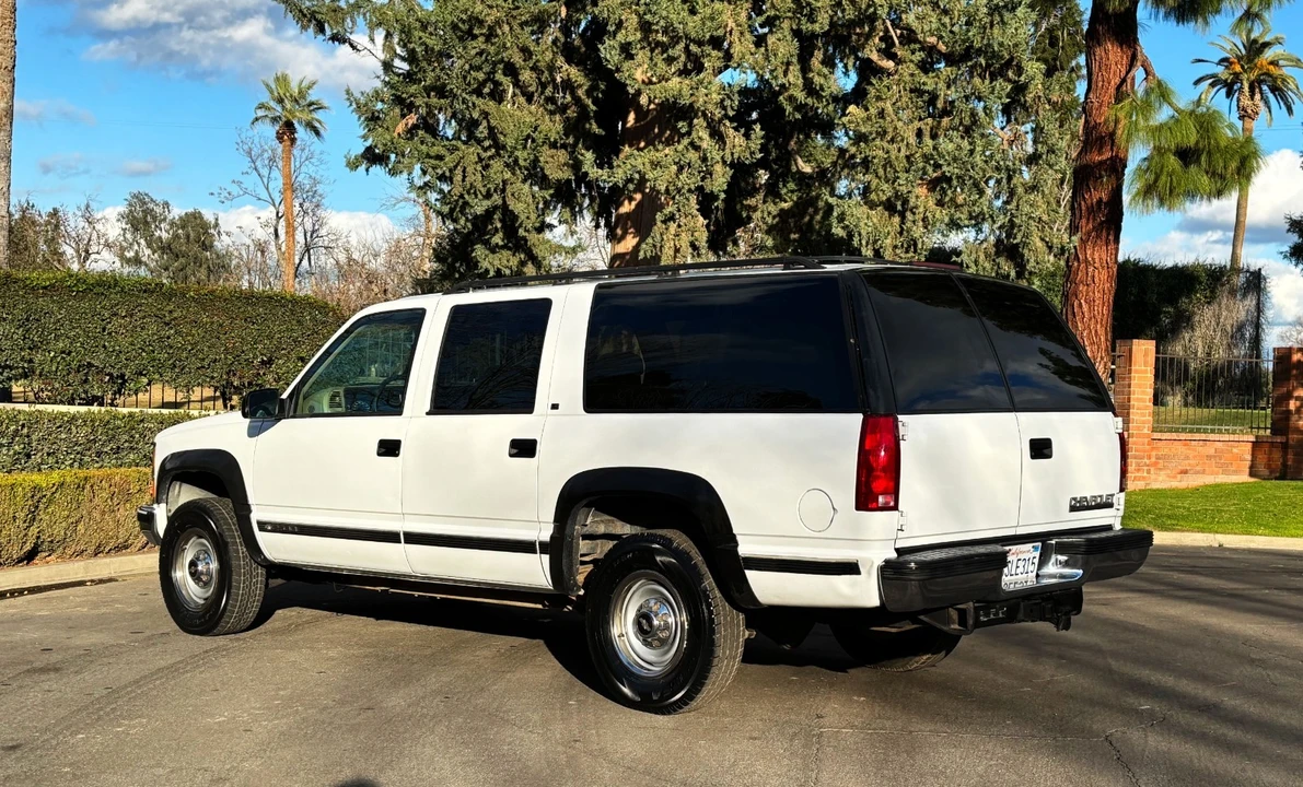 1997 Chevrolet Suburban 8th Gen - Image 8 of 21