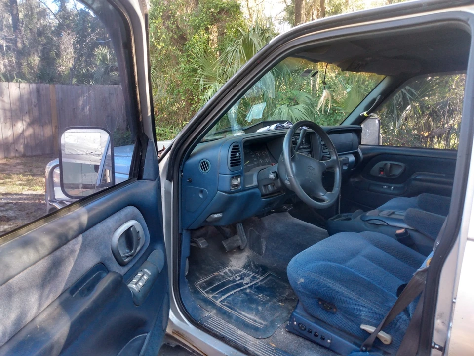 1997 Chevrolet Suburban 8th Gen - Image 3 of 5