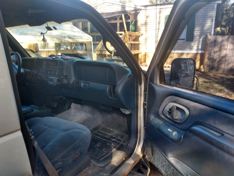 1997 Chevrolet Suburban 8th Gen - Image 2 of 5