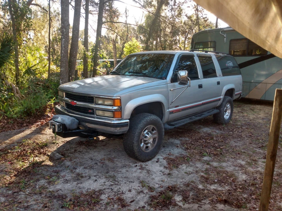 1997 Chevrolet Suburban 8th Gen - Image 5 of 5