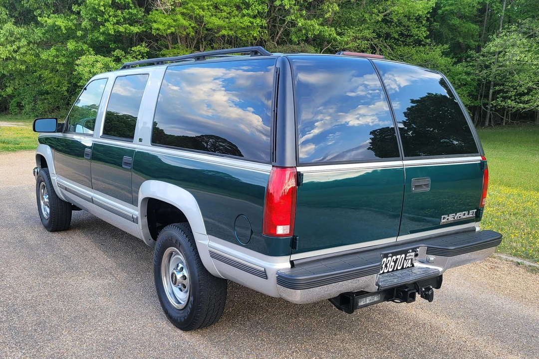 1997 Chevrolet Suburban 8th Gen - Image 4 of 24