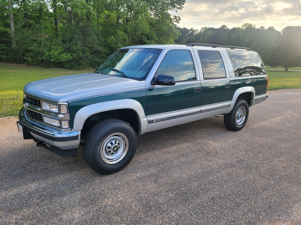 1997 Chevrolet Suburban 8th Gen - Image 8 of 24