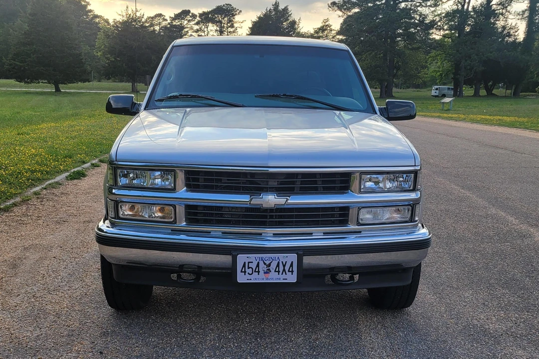1997 Chevrolet Suburban 8th Gen - Image 2 of 24