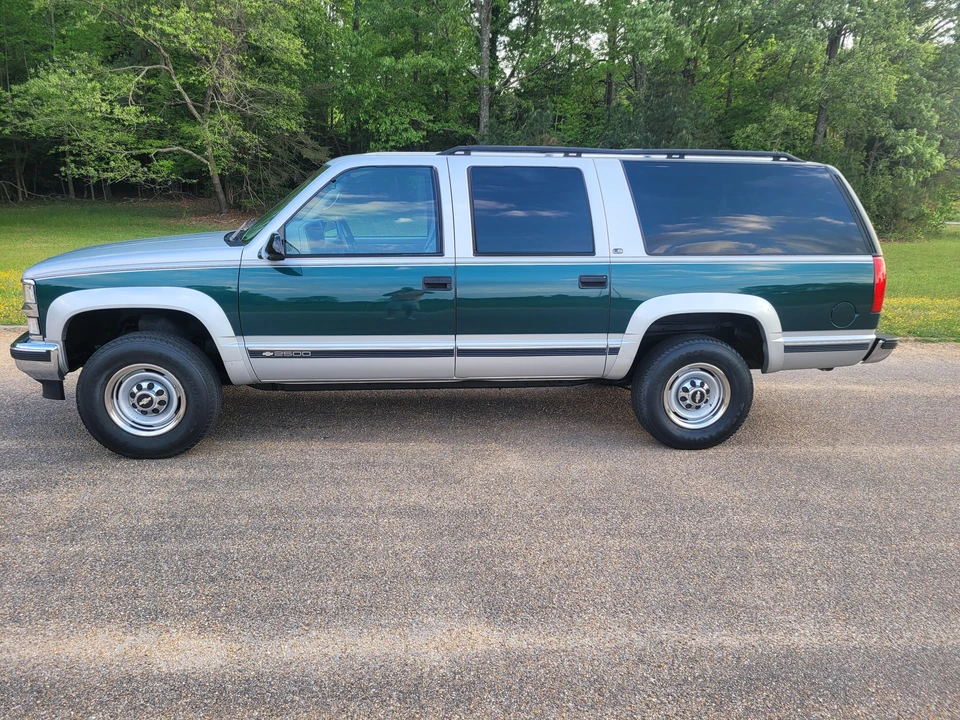 1997 Chevrolet Suburban 8th Gen - Image 9 of 24