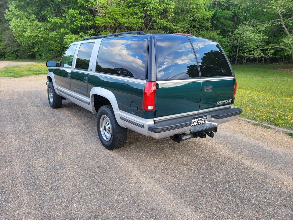 1997 Chevrolet Suburban 8th Gen - Image 10 of 24