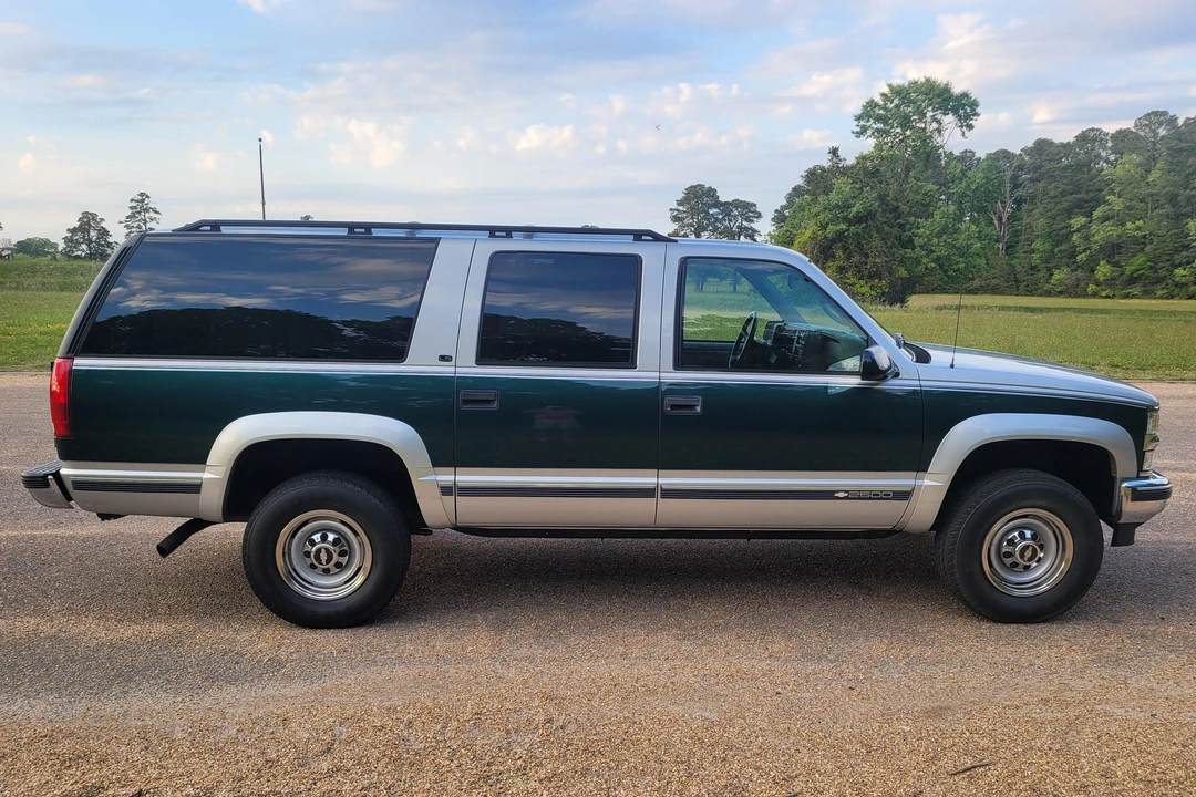 1997 Chevrolet Suburban 8th Gen - Image 3 of 24