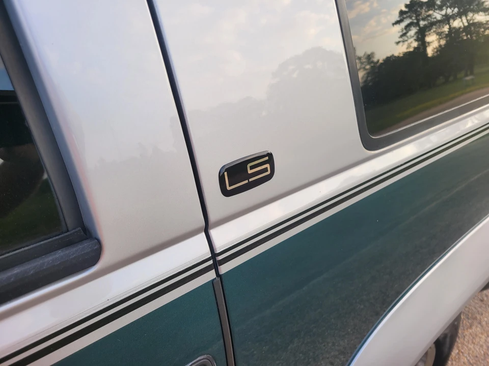 1997 Chevrolet Suburban 8th Gen - Image 21 of 24