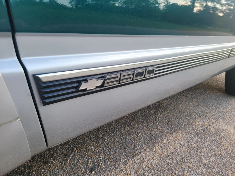 1997 Chevrolet Suburban 8th Gen - Image 20 of 24