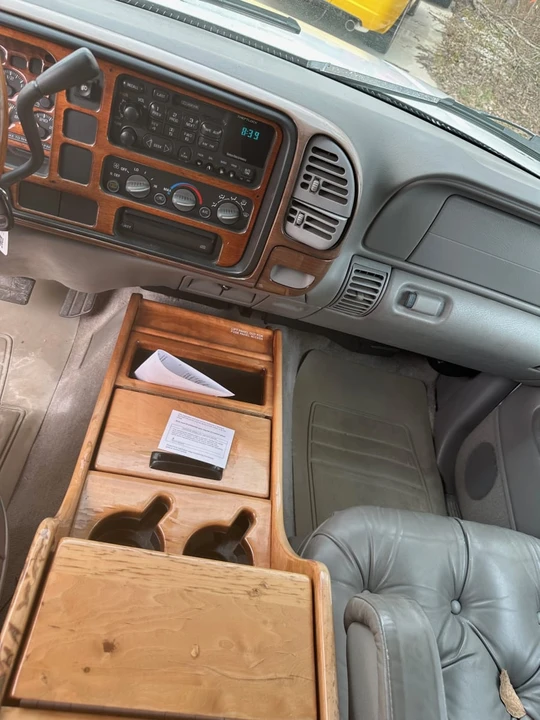 1997 Chevrolet Suburban 8th Gen - Image 11 of 14