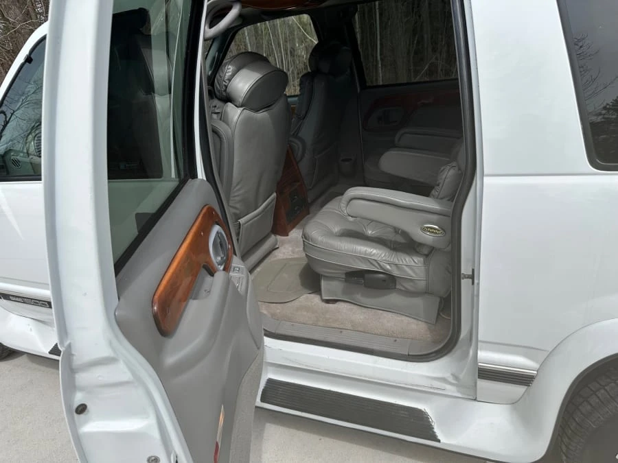 1997 Chevrolet Suburban 8th Gen - Image 8 of 14