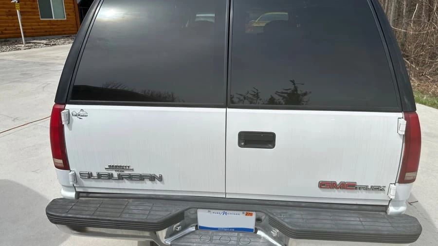 1997 Chevrolet Suburban 8th Gen - Image 4 of 14
