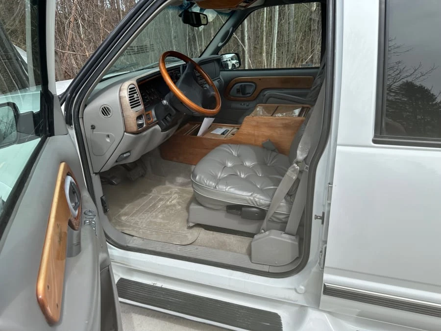 1997 Chevrolet Suburban 8th Gen - Image 6 of 14