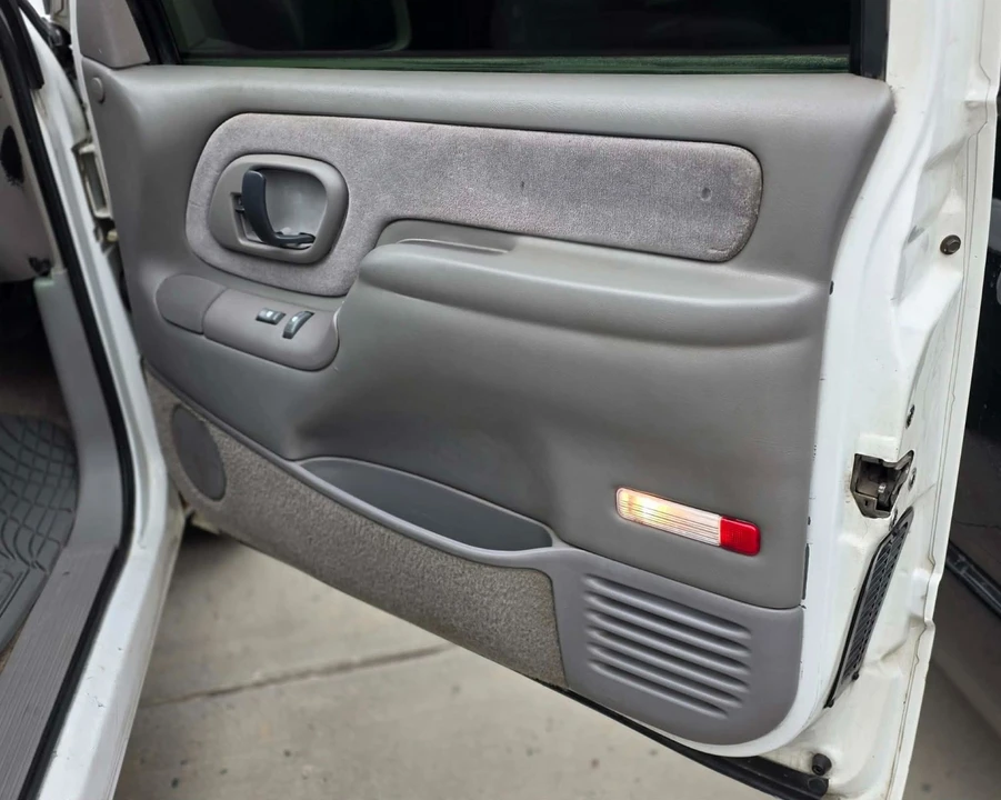 1997 Chevrolet Tahoe 1st Gen - Image 16 of 21