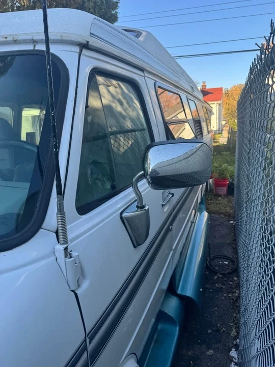 1997 Chevrolet Astro - Image 9 of 19