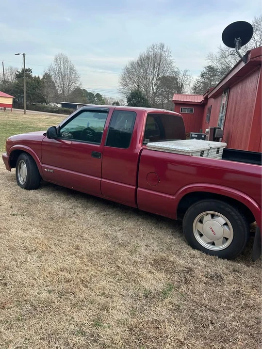 1997 Chevrolet S-10 - Image 2 of 2