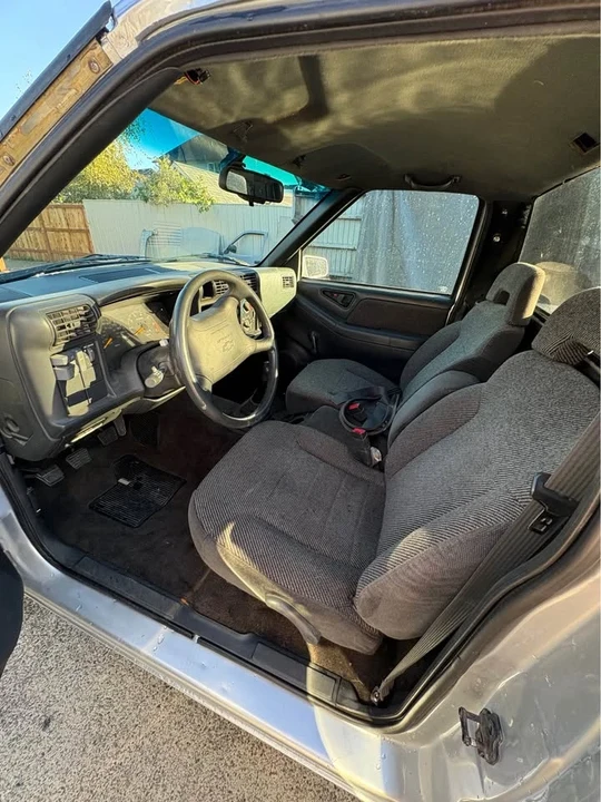 1997 Chevrolet S-10 - Image 5 of 12