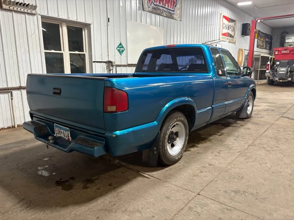 1997 Chevrolet S-10 - Image 4 of 8