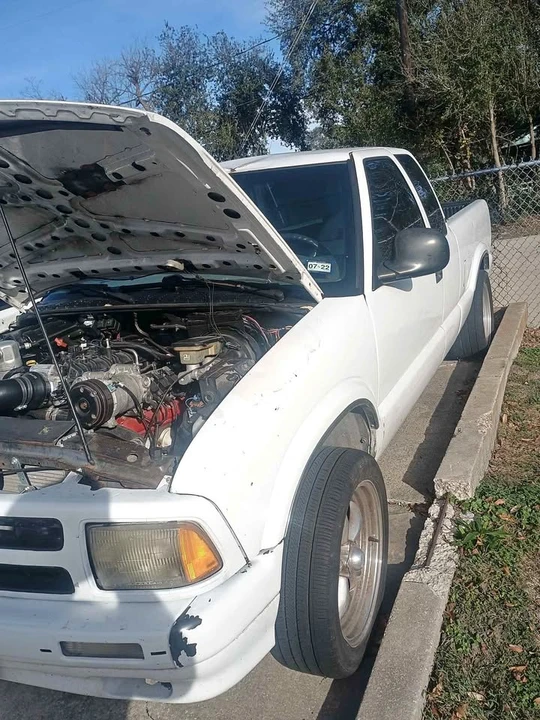 1997 Chevrolet S-10 - Image 2 of 11