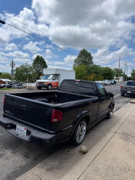 1997 Chevrolet S-10 - Image 9 of 17