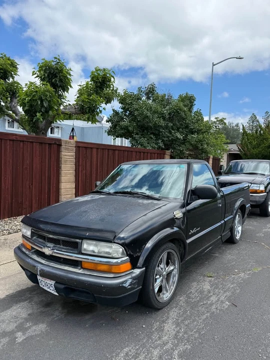 1997 Chevrolet S-10 - Image 2 of 17