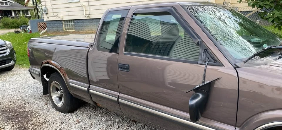 1997 Chevrolet S-10 - Image 2 of 6