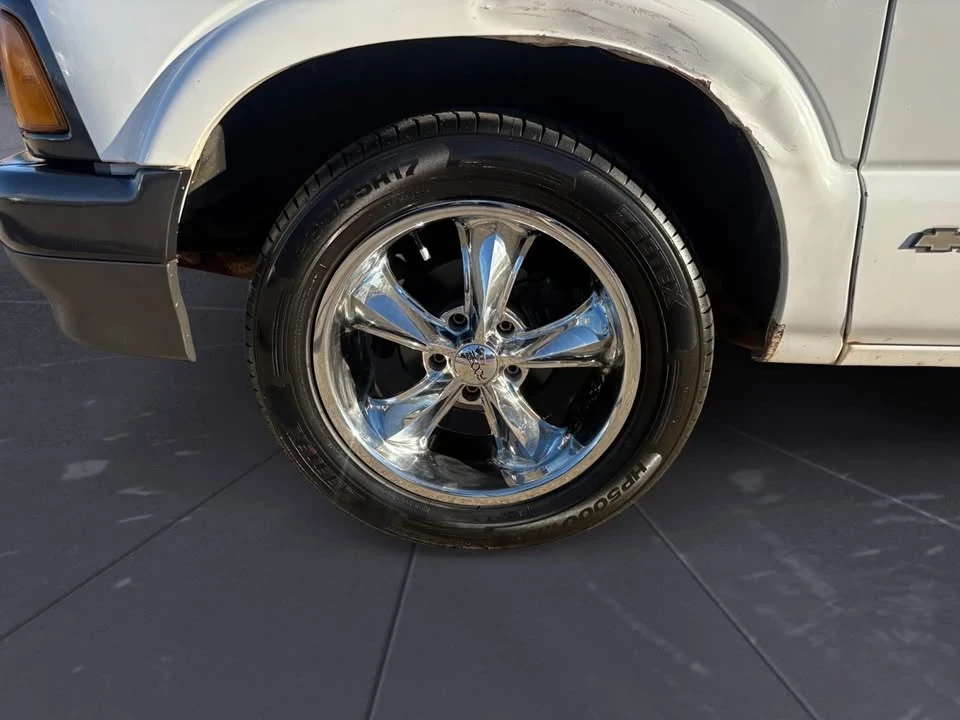 1997 Chevrolet S-10 - Image 9 of 16