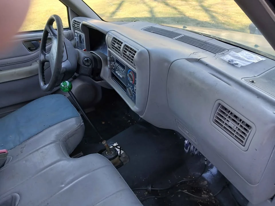 1997 Chevrolet S-10 - Image 5 of 10