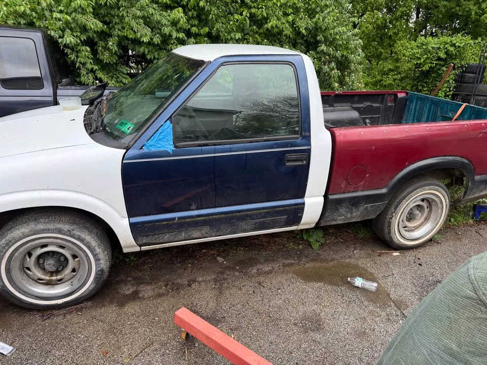 1997 Chevrolet S-10 - Image 2 of 2