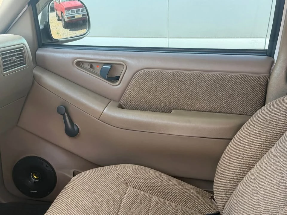1997 Chevrolet S-10 - Image 2 of 10