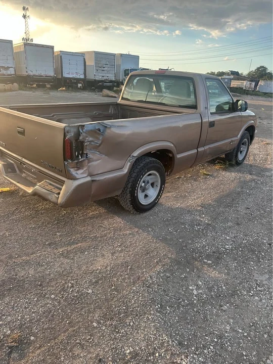 1997 Chevrolet S-10 - Image 2 of 8