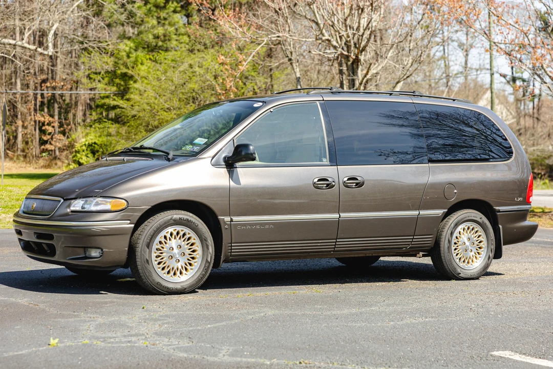 1997 Chrysler Town & Country - Image 25 of 31