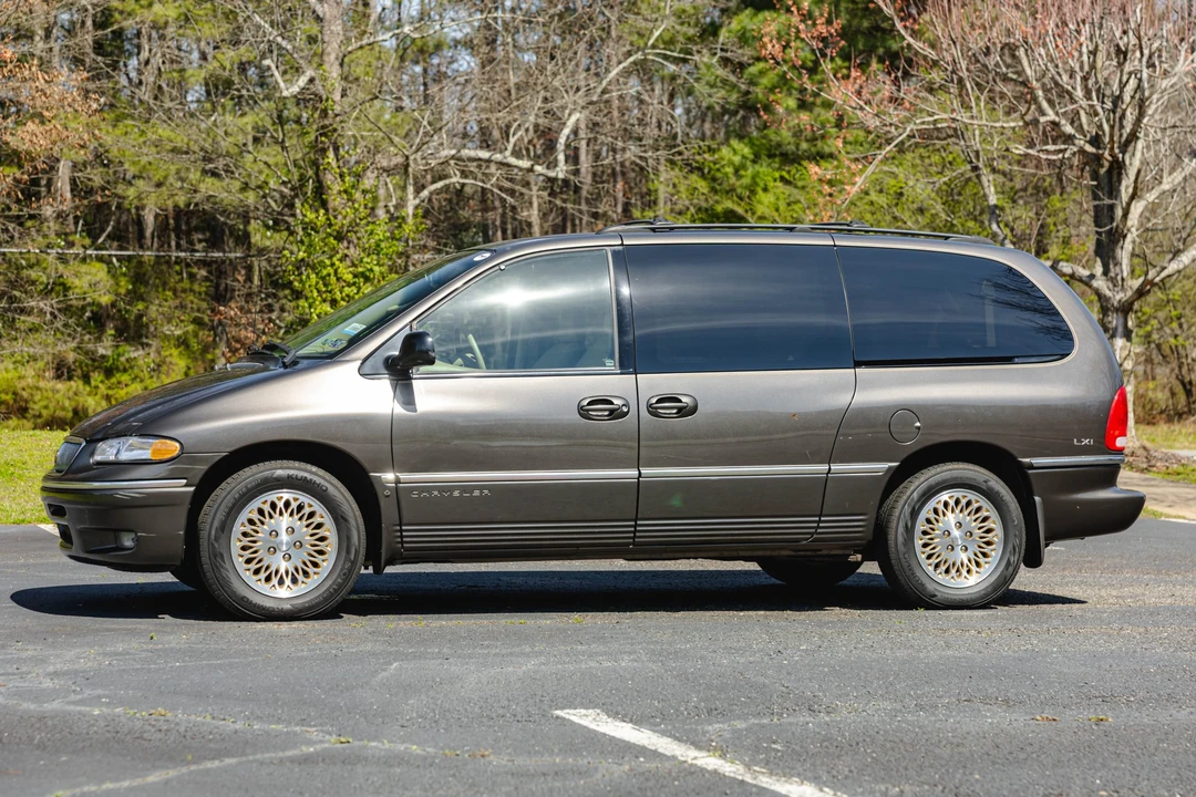 1997 Chrysler Town & Country - Image 24 of 31