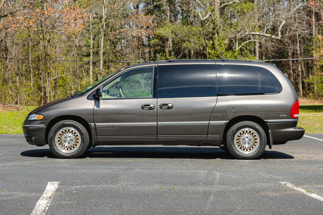 1997 Chrysler Town & Country - Image 23 of 31
