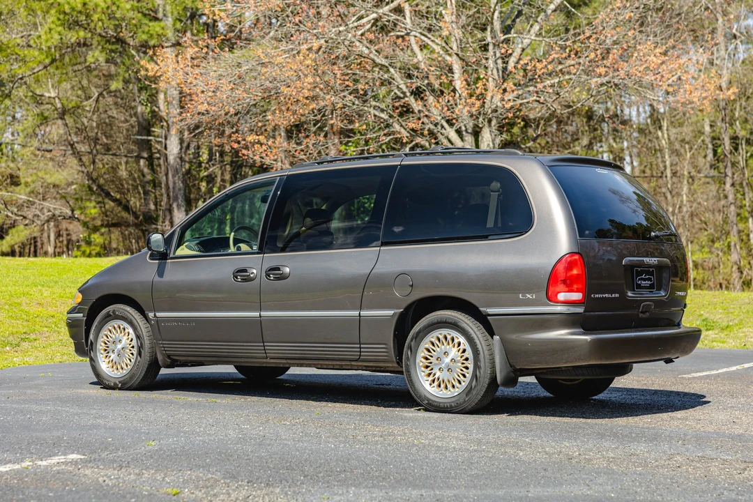 1997 Chrysler Town & Country - Image 21 of 31