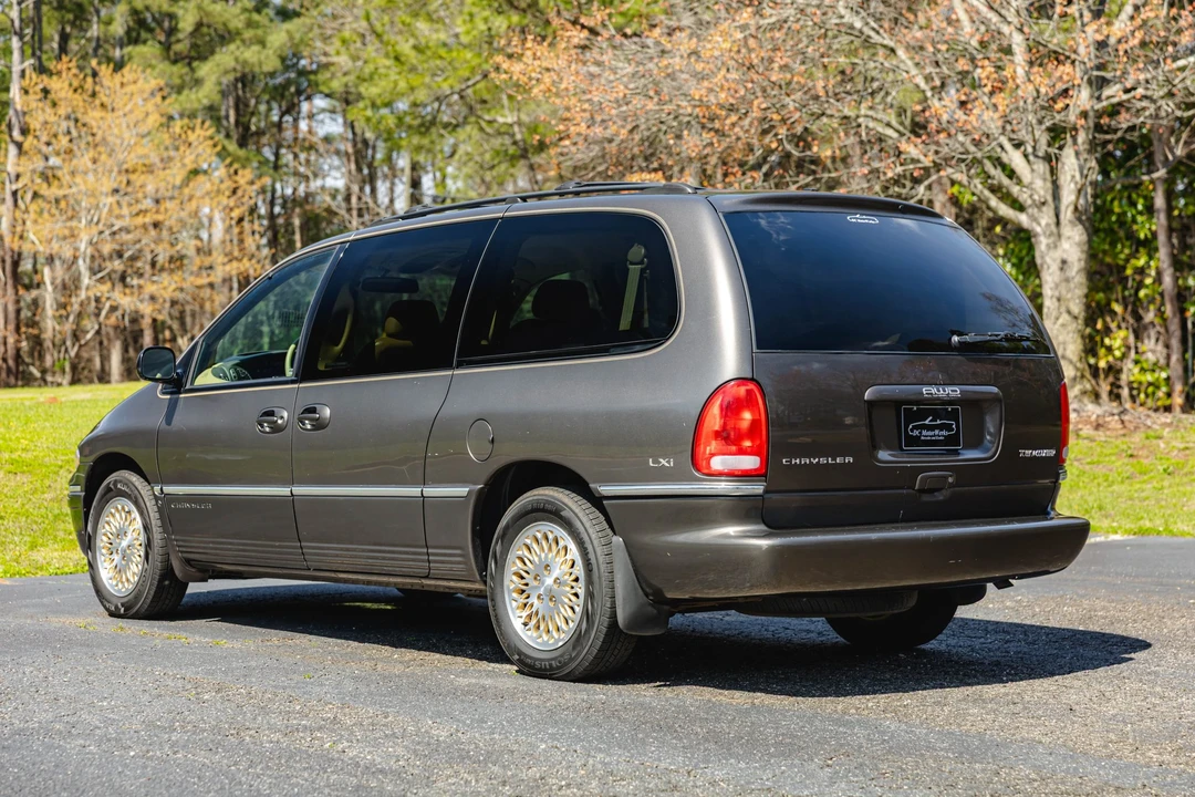 1997 Chrysler Town & Country - Image 20 of 31