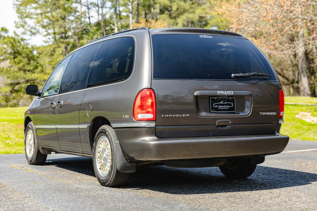 1997 Chrysler Town & Country - Image 18 of 31